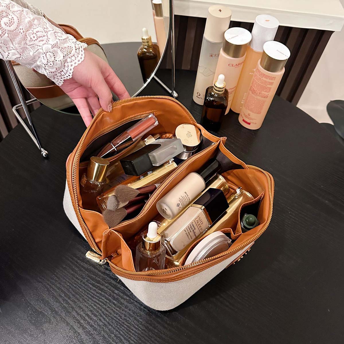 Borsa a mano in tela dal desig - Luxury Skincare & Spa Photos recensione e prezzo